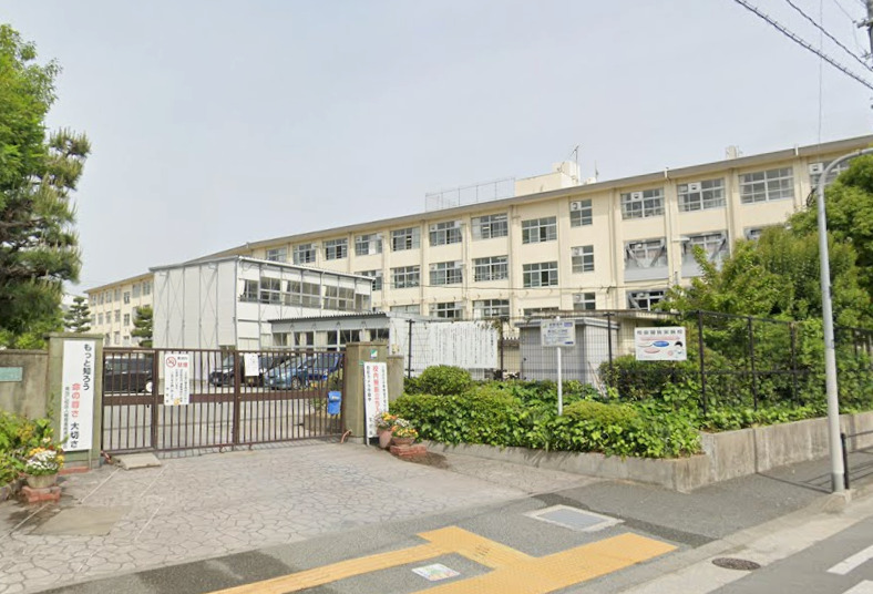 小学校　福岡市立南当仁小学校（小学校）まで582m