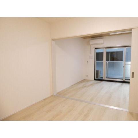 居室・リビング　室内