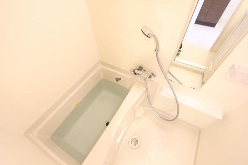 バス・シャワールーム　のびのびとお風呂に浸れます。