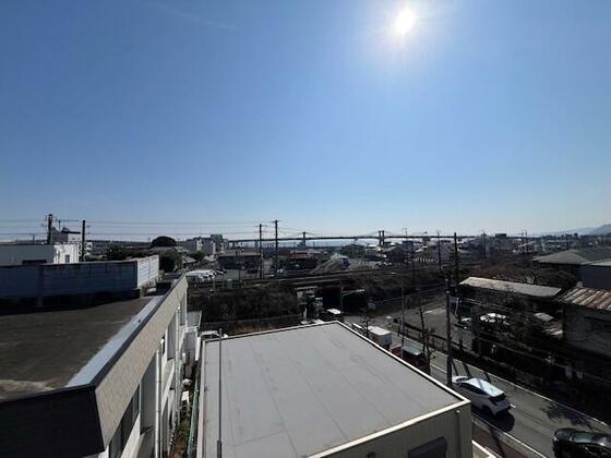 眺望　バルコニーから相模湾や小田原漁港を望みます