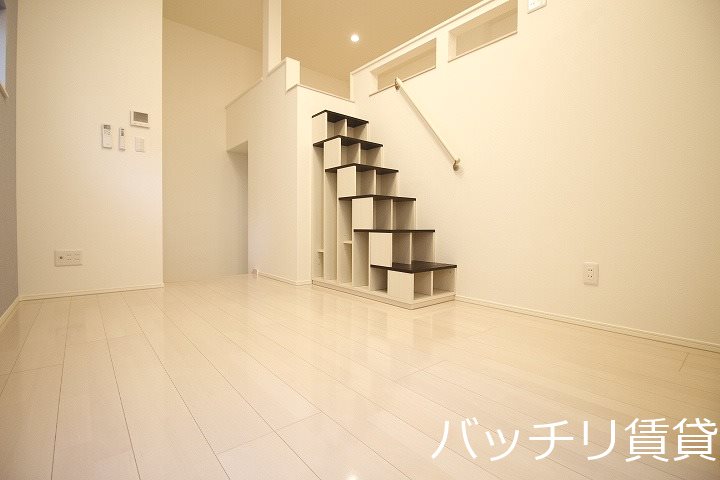 居室・リビング　同型タイプの為、現状を優先致します。