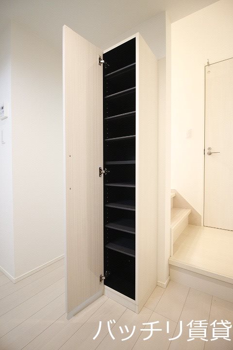 玄関　同型タイプの為、現状を優先致します。