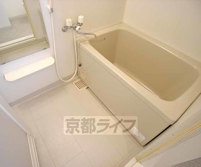 バス・シャワールーム　ゆったり浸かれるお風呂です。