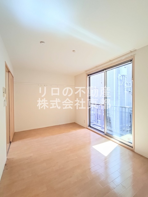 居室・リビング　洋室７．４帖の居室になります