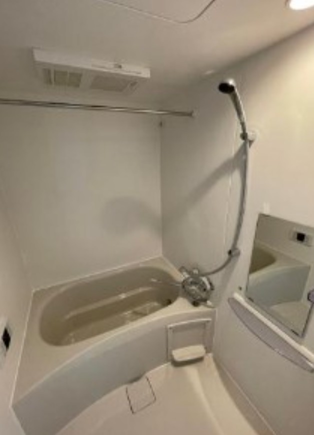 バス・シャワールーム　コンパクトで使いやすいお風呂です