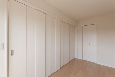 その他部屋・スペース　建具は白色でまとめています。