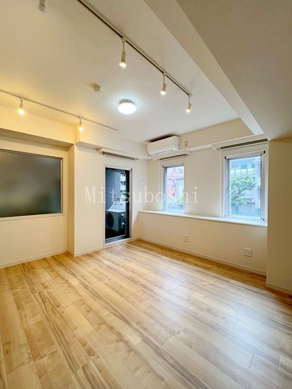 居室・リビング　同建物別部屋