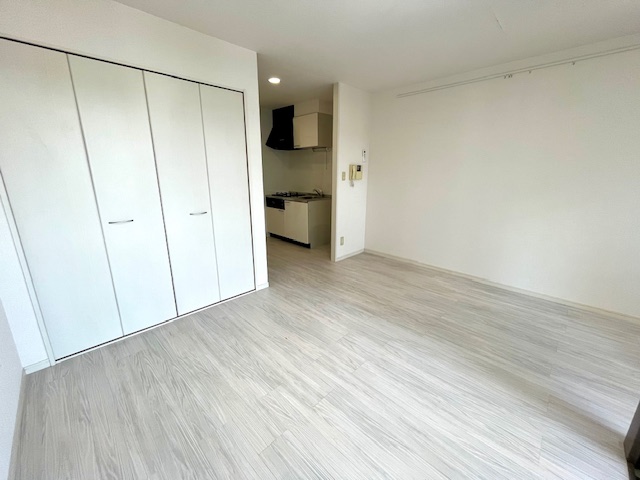 居室・リビング　写真は同物件異なる居室の参考写真となります。間取りは異なりま