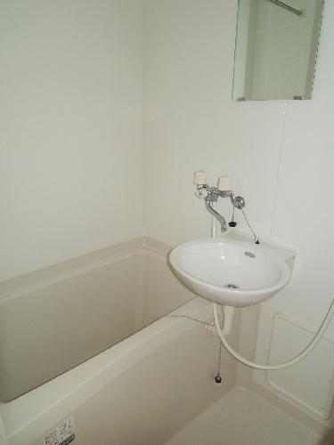 バス・シャワールーム　バス・トイレ別々です。