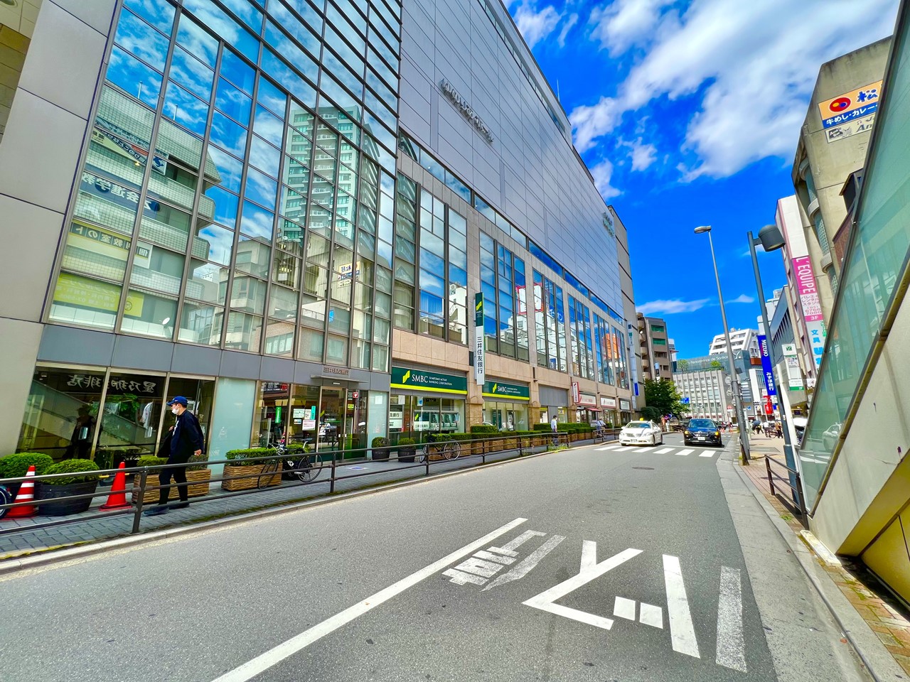 銀行　銀行（銀行）まで880m