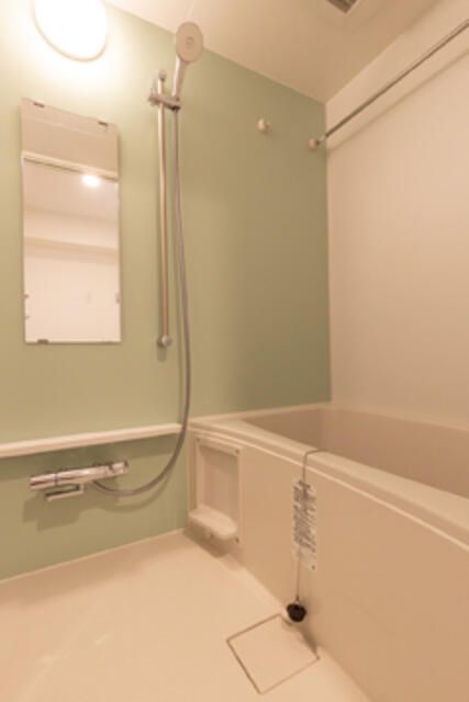 バス・シャワールーム　コンパクトで使いやすいお風呂です