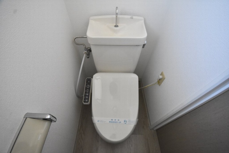 ＪＲ呉線 向洋駅 徒歩22分 4階建 築34年のトイレ写真