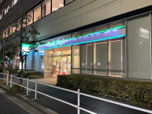 コンビニ　ファミリーマートオンワードベイパークビル店（コンビニ）まで110m