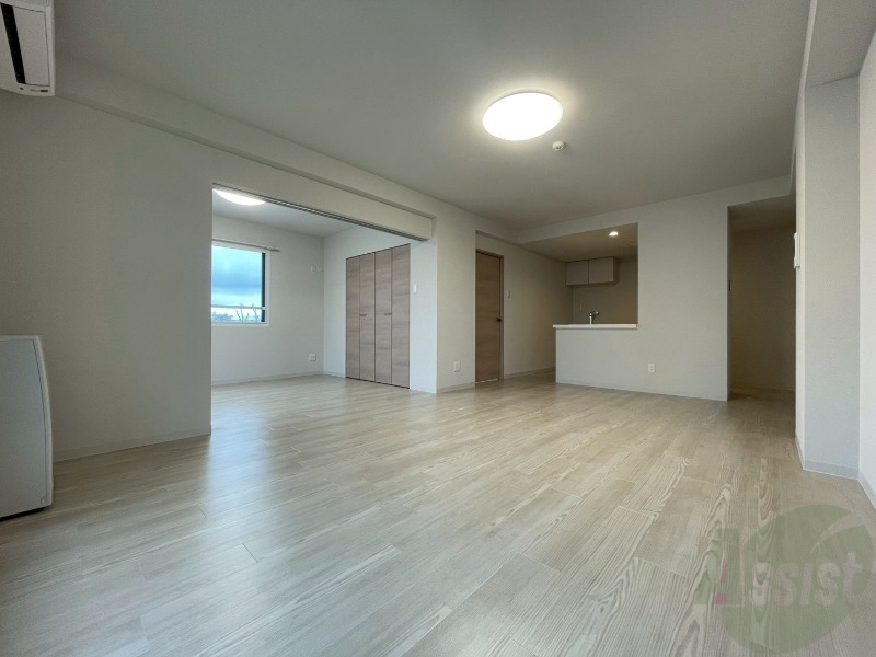 居室・リビング　広々としたリビングですね。使い勝手がよさそうですね！