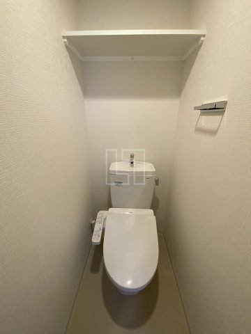 トイレ　エスリード難波ザ・プレミア　温水洗浄便座