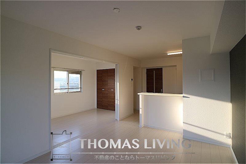 居室・リビング　人気のカウンターキッチンタイプで料理が捗りますね。