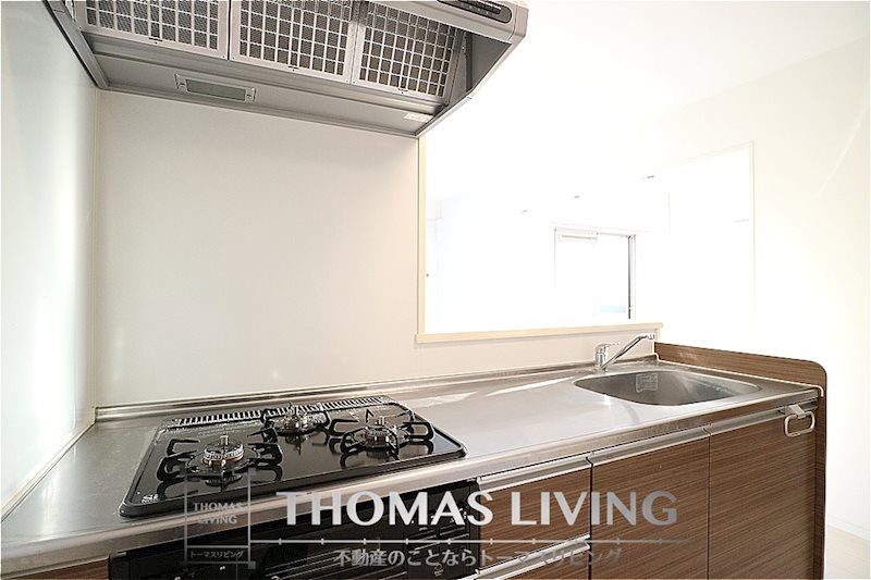 キッチン　3口コンロ・グリル付きですよ。