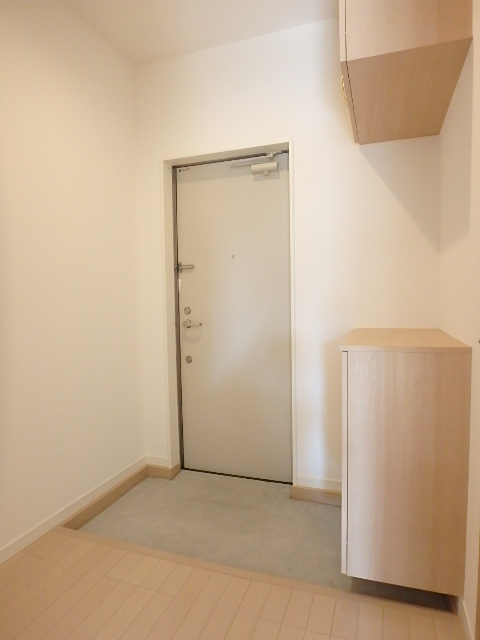 玄関　玄関横にシューズボックスがついているので、片付いた玄関がキー