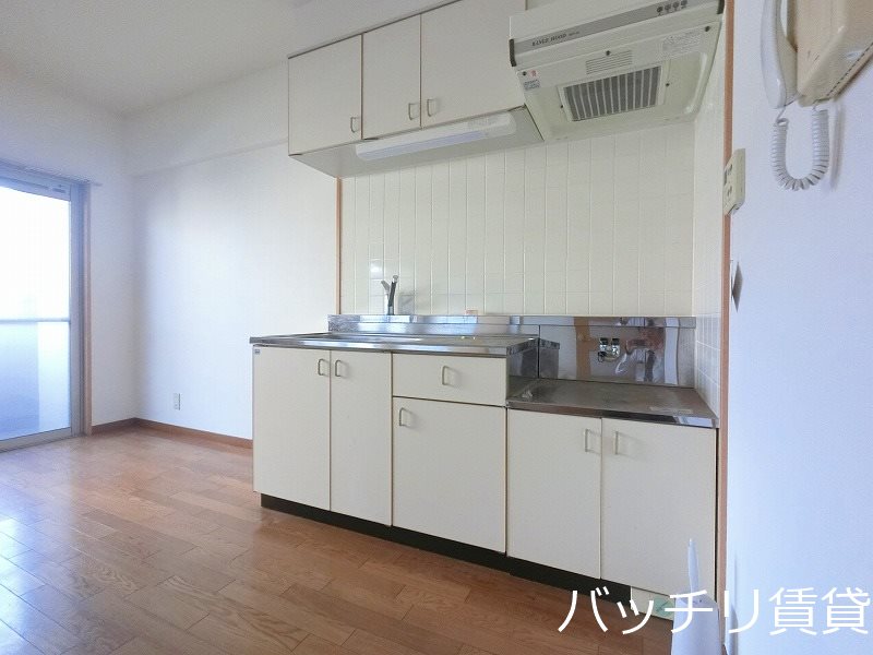 キッチン　別号室の画像。現況を優先します。