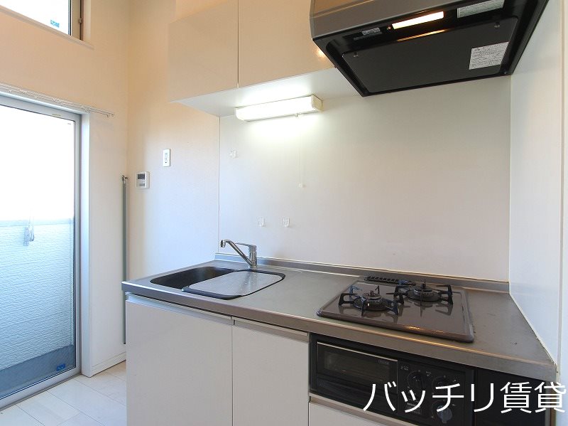 キッチン　※画像は別号室の為、現状優先となります。