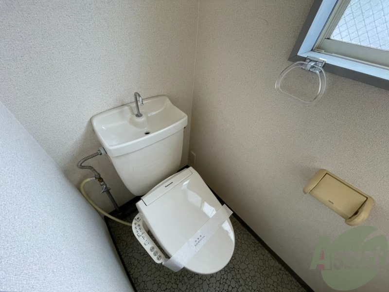 トイレ　ウォシュレット機能がついたトイレです。安心して使用できますね