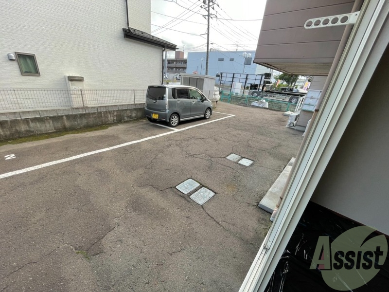 バルコニー　バルコニーは陽当たり良好で、洗濯物も乾きやすいですね