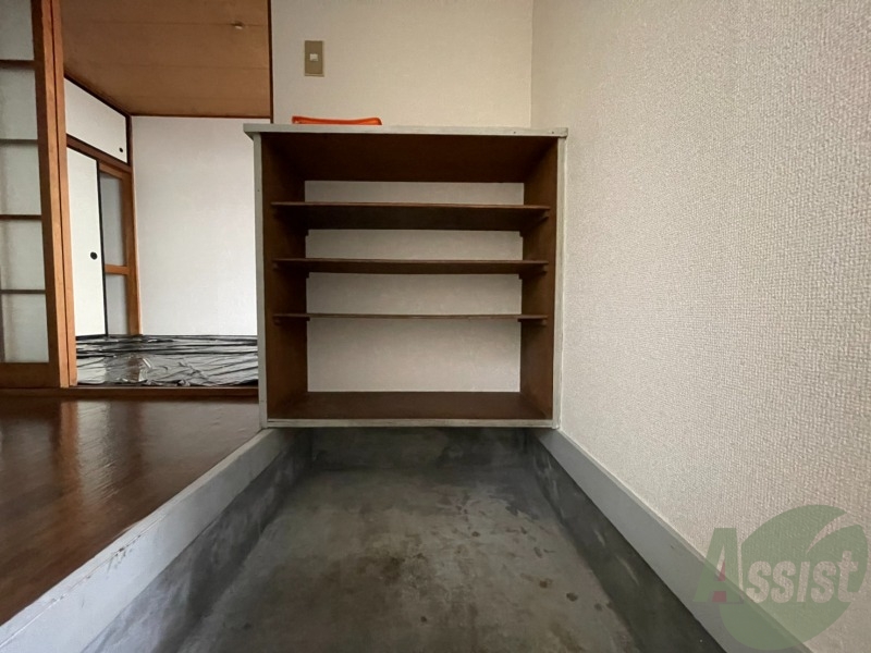 玄関　玄関にはシューズボックスがございますので安心してください。