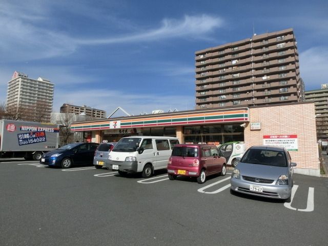 コンビニ　セブンイレブン（コンビニ）まで270m