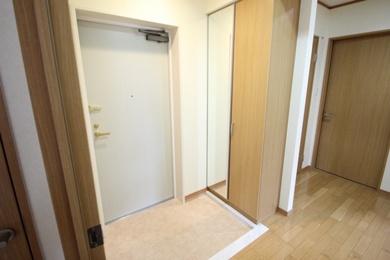 玄関　※別部屋の写真です