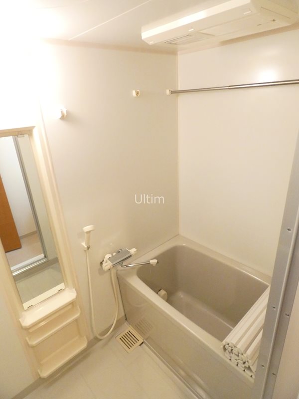 バス・シャワールーム　別の部屋の写真