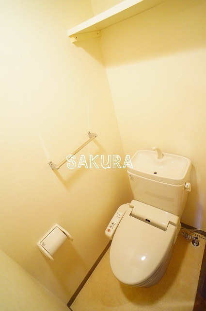 トイレ　嬉しい温水洗浄便座♪