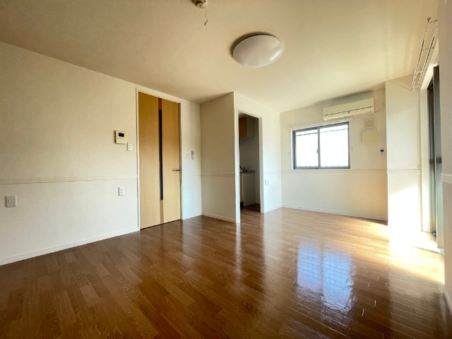 居室・リビング　明るいお部屋です