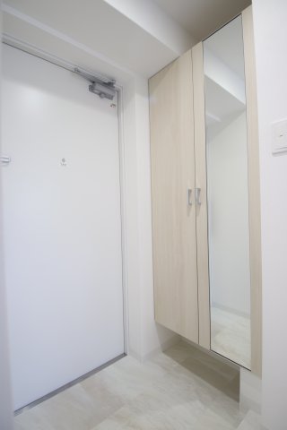 玄関　同シリーズの写真です。 ※参考イメージ