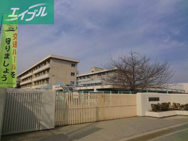 小学校　芳泉小学校（小学校）まで950m