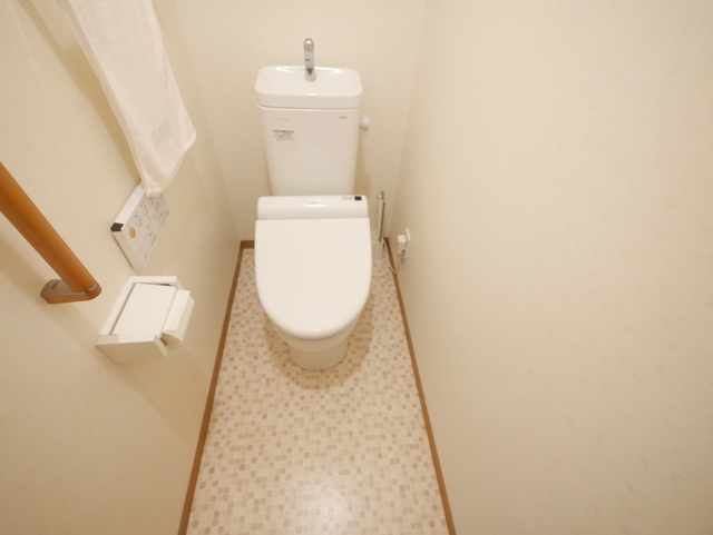 トイレ　★人気の温水洗浄便座付です★