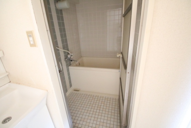 バス・シャワールーム　※別室の参考写真の為、現況優先です。