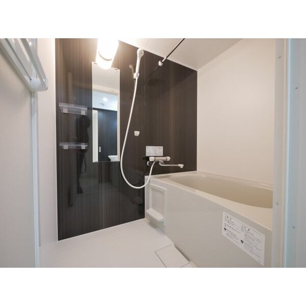 バス・シャワールーム　落ち着いた空間のお風呂です