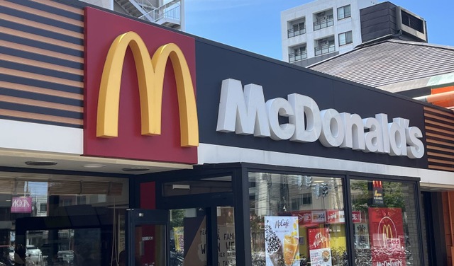 飲食店　マクドナルド イオン札幌麻生店（飲食店）まで485m