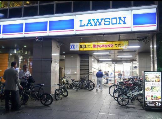 コンビニ　ローソン 新宿区役所通店（コンビニ）まで82m