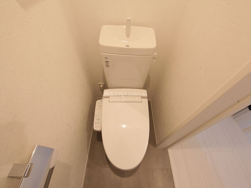 トイレ　温水洗浄暖房便座付トイレ