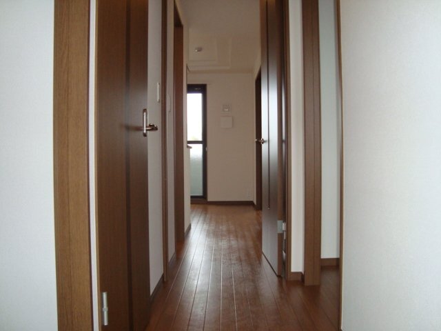 居室・リビング　廊下