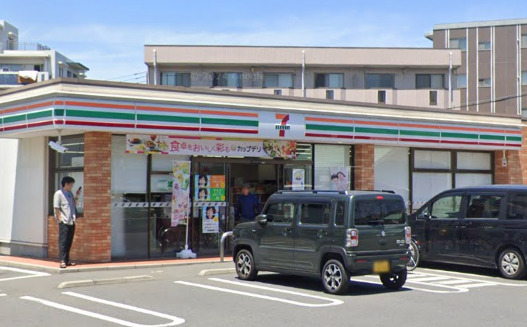 コンビニ　セブンイレブン さいたま鹿手袋店（コンビニ）まで462m