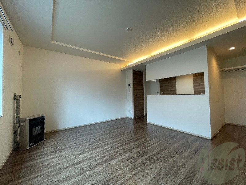 その他部屋・スペース　寝室はこちらです。光が差し込む、温かみのあるお部屋です。