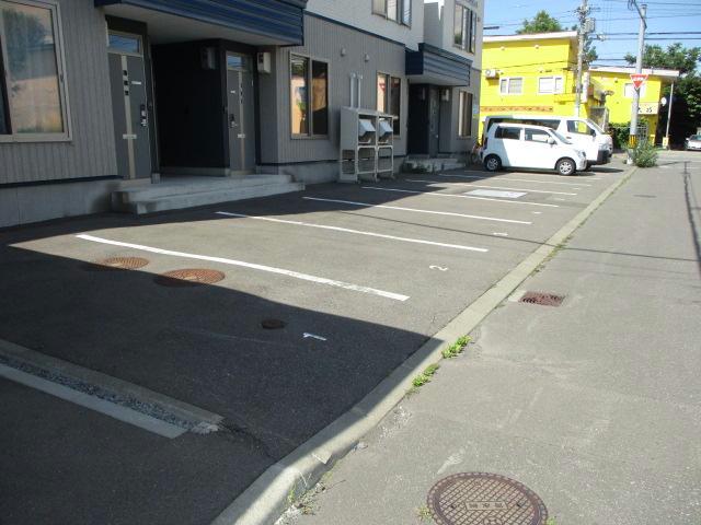 駐車場　駐車場