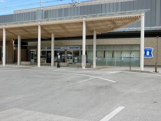 コンビニ　ローソン草薙駅北口店（コンビニ）まで750m
