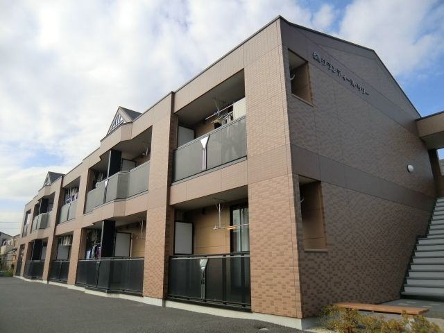 建物外観　2008年築・南向き日当たり良好