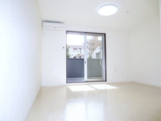 居室・リビング　開放感のあるゆったりとしたお部屋です♪