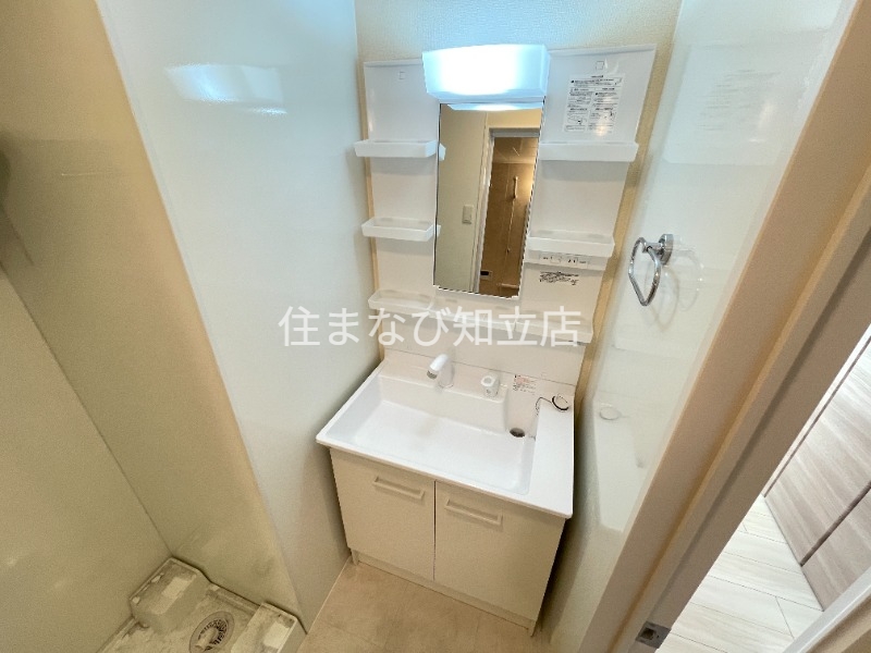 洗面設備　反転同型タイプ