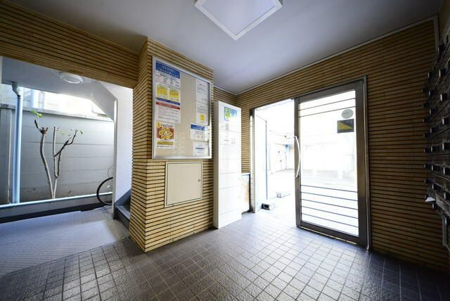 エントランス　宅配BOX付きがうれしいエントランス