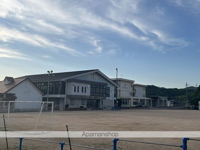 小学校　たつの市立小学校半田小学校（小学校）まで2107m